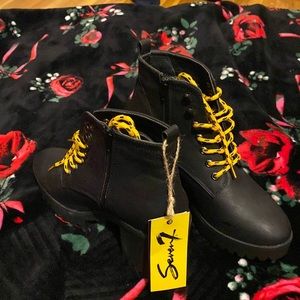 Brand new Seven7 boots size 9